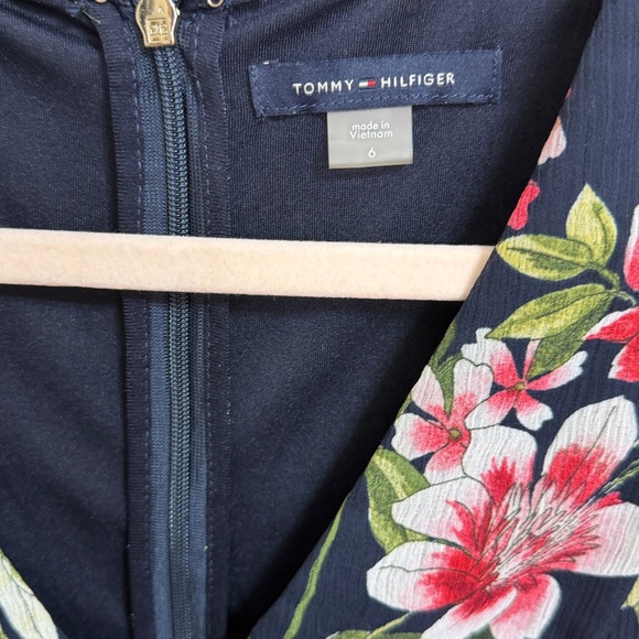Tommy Hilfiger Navy Floral V-Neck Midi Dress - Picture 6 of 10